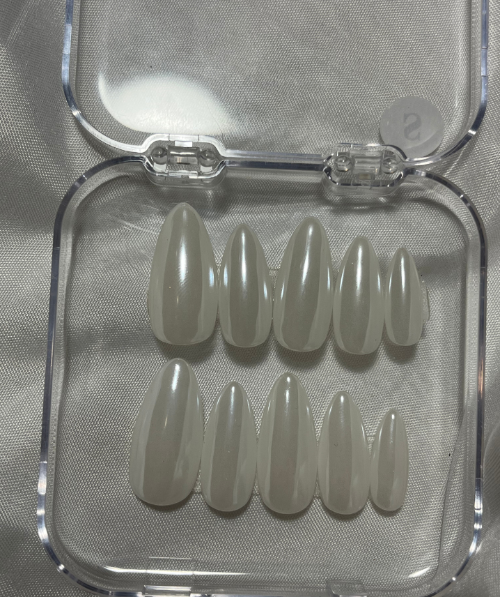 Milky White Press-On Nails - Minimalist Clean Girl - Clean Girl Aesthetic - Wedding & Everyday Nails - Clean Girl Aesthetic - PN251132