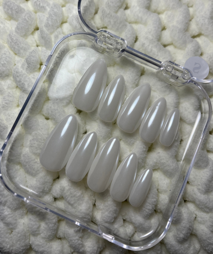 Milky White Press-On Nails - Minimalist Clean Girl - Clean Girl Aesthetic - Wedding & Everyday Nails - Clean Girl Aesthetic - PN251132