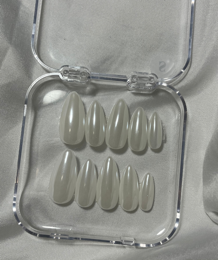 Milky White Press-On Nails - Minimalist Clean Girl - Clean Girl Aesthetic - Wedding & Everyday Nails - Clean Girl Aesthetic - PN251132