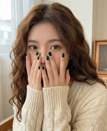 Black & Green Border Press On Nails – Minimalist Outline Framed Art - Modern Edgy Two Tone - Y2K Trendy Gel - Custom Size Set - PN251187