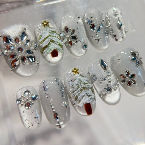Pinneacle Studio Luxury Handmade Press-on Nail, Christmas Holiday Nails Short Oval Silver Cat-eye With Charms - Crytals Style Press On - Custom Size Set - CFT10001