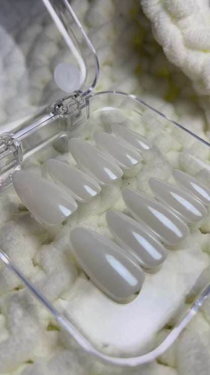 Milky White Press-On Nails - Minimalist Clean Girl - Clean Girl Aesthetic - Wedding & Everyday Nails - Clean Girl Aesthetic - PN251132